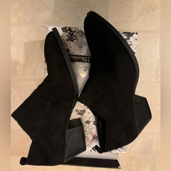 Shoes, black suede low boots - Picture 2 of 6